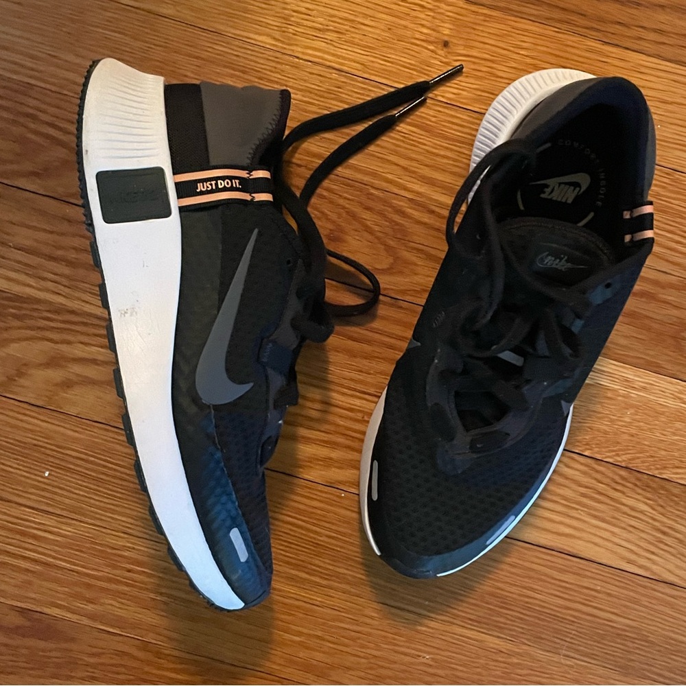 NEW Nike Women's Reposto Black/Iron Grey-Dk Smoke Grey